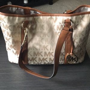 Micheal Kors Shoulder Purse
